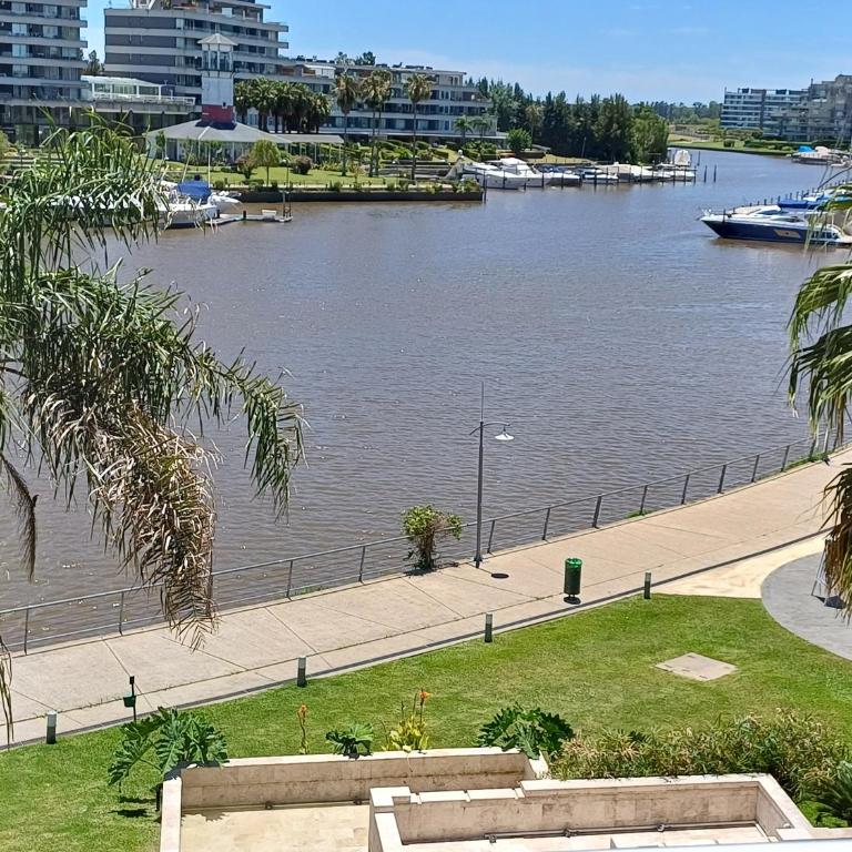 Apart , DEPARTAMENTO CONDOMINIO BAHIA GRANDE NORDELTA CON BALCÓN Y VISTA A LA Bahia - Apartamento con vistas al mar - 25