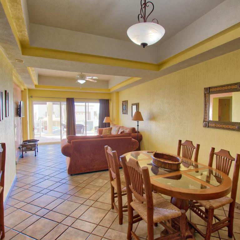 Las Palmas Resort - King Suite with Balcony - 4