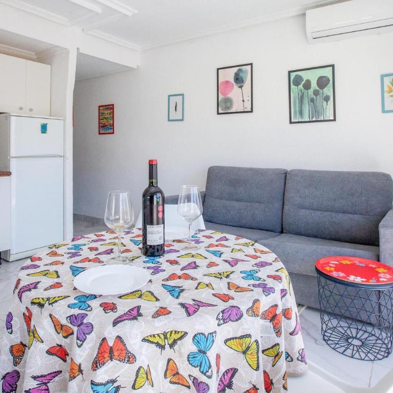 Awesome Apartment In Torrevieja - Apartamento de 1 dormitorio - 2