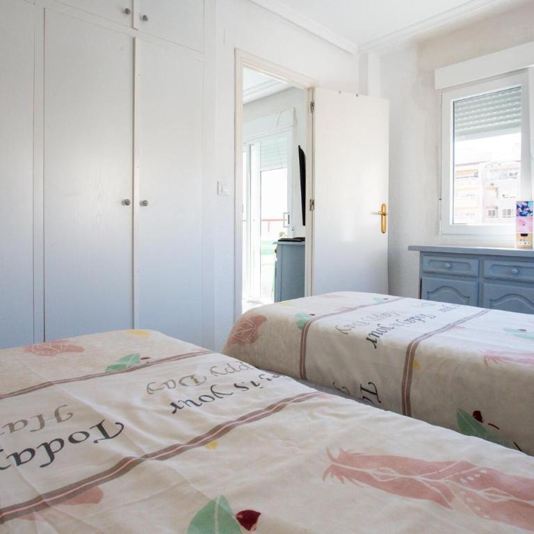 Awesome Apartment In Torrevieja - Apartamento de 1 dormitorio - 10