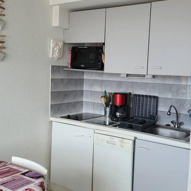 Charmant F3 Mezzanine avec Piscine, Clim, Proche Plage et Centre - 4 Pers. - FR-1-559-35 - Appartement - 4
