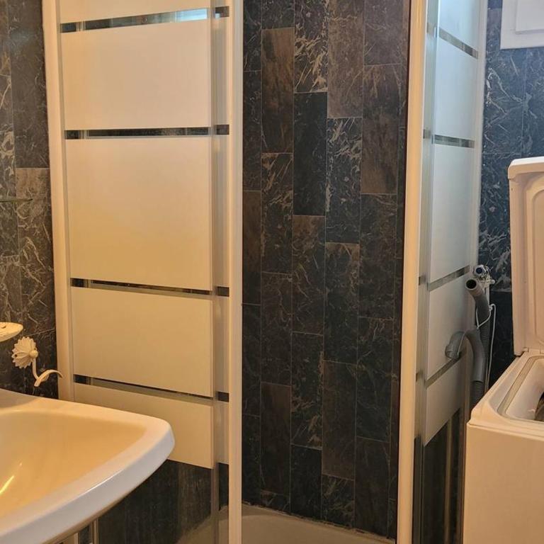 Charmant F3 Mezzanine avec Piscine, Clim, Proche Plage et Centre - 4 Pers. - FR-1-559-35 - Appartement - 7