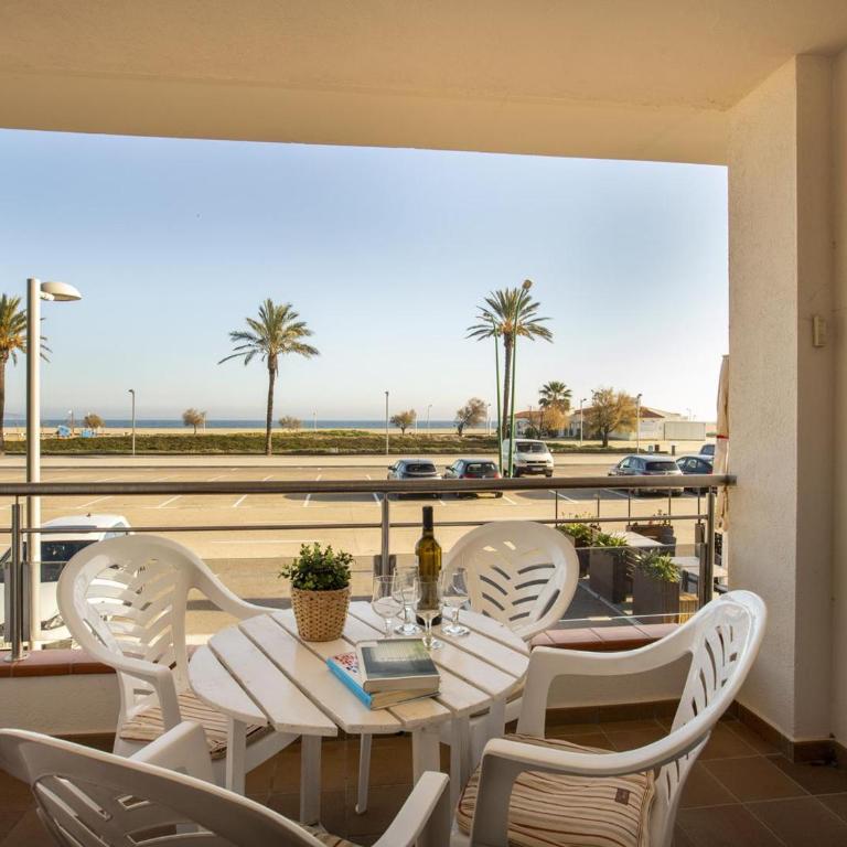 Apartamento en Empuriabrava: Frente al Mar, Piscinas, Parking y Vistas a la Bahía - HISP-288-39 - Apartamento - 2