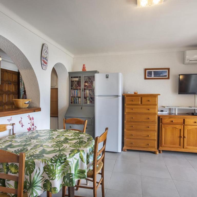 Apartamento de 2 Habitaciones con Aire Acondicionado cerca de la Playa - HISP-288-40 - Apartamento - 10