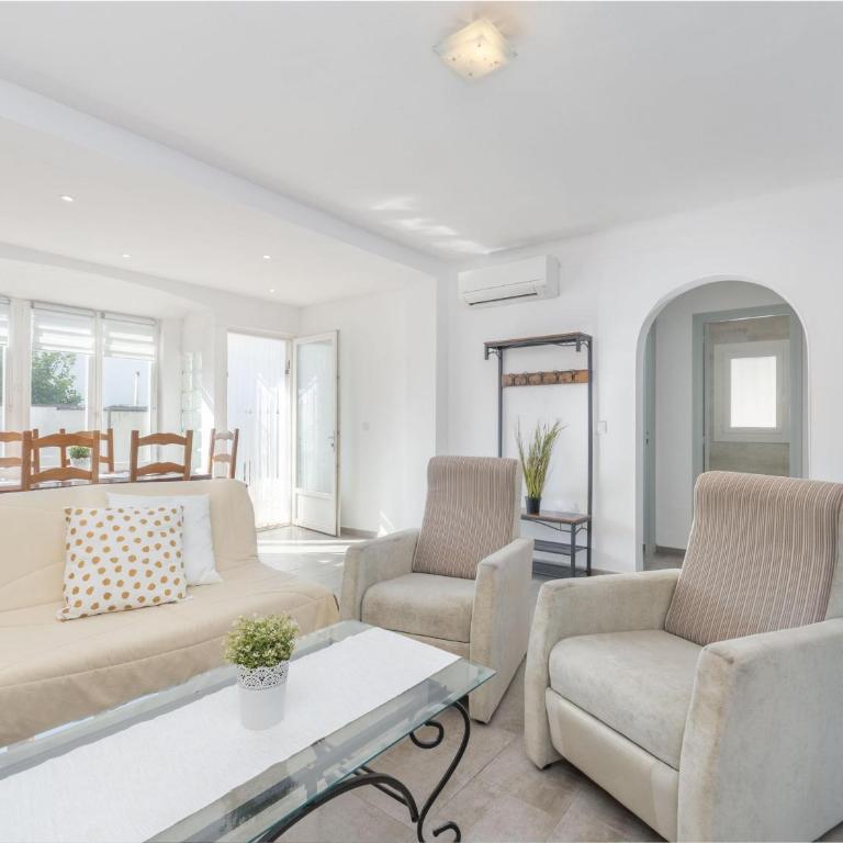 Casa luminosa con amplia terraza en Roses, cerca de la playa y bien equipada - HISP-288-42 - Casa - 10