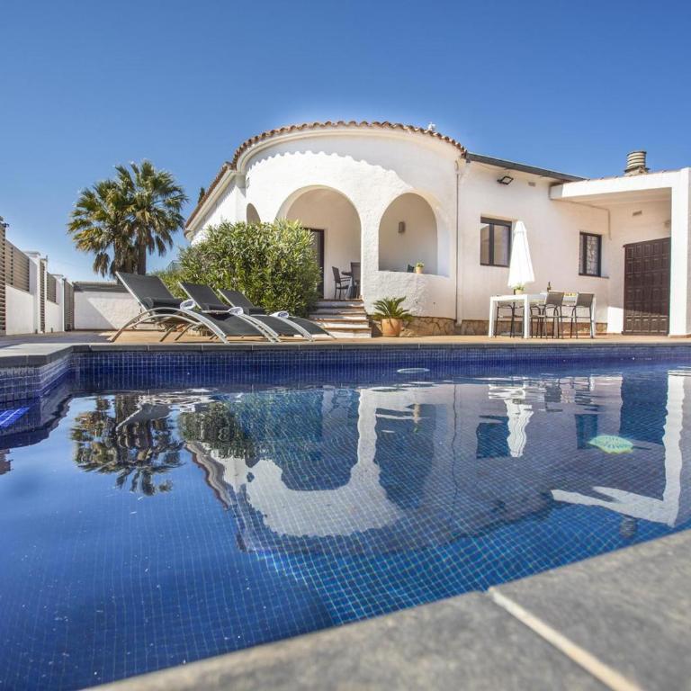 Casa con piscina, 5 dormitorios, cerca de la playa y centro - HISP-288-49 - Casa - 1