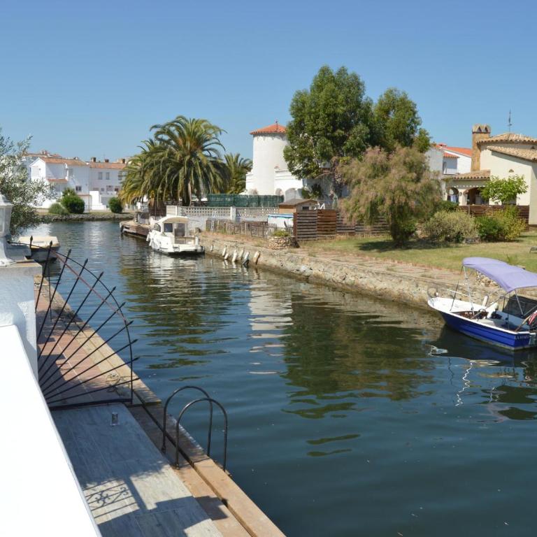 Casa con Piscina, Amarre y Aire Acondicionado para 8 Personas en Zona Tranquila de Empuriabrava - HISP-288-36 - Casa - 6