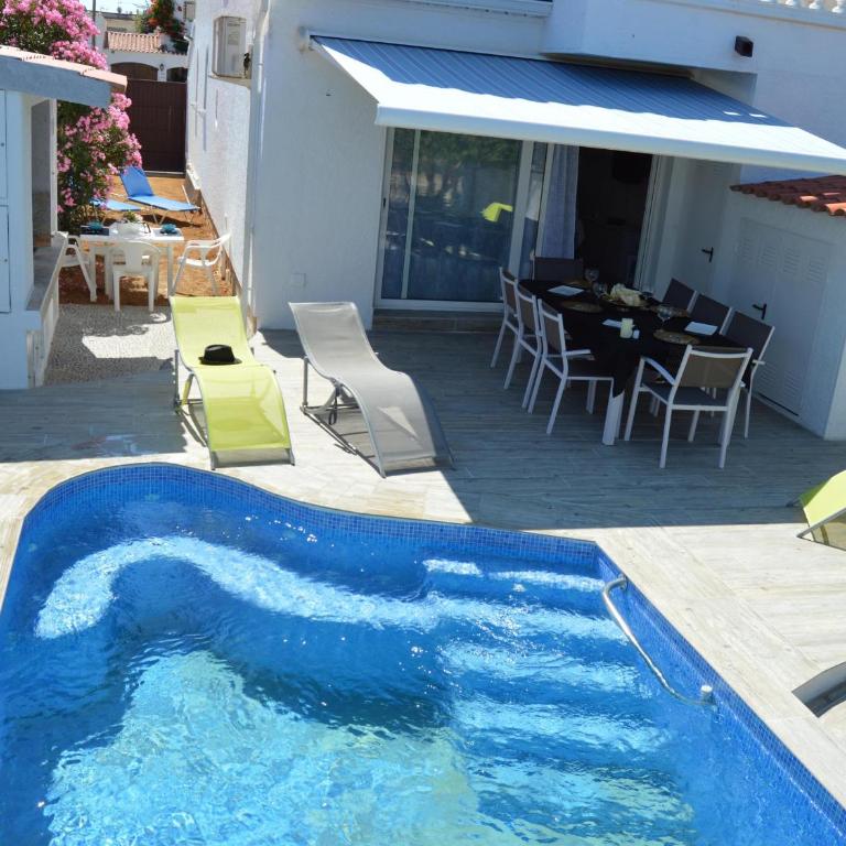 Casa con Piscina, Amarre y Aire Acondicionado para 8 Personas en Zona Tranquila de Empuriabrava - HISP-288-36 - Casa - 9
