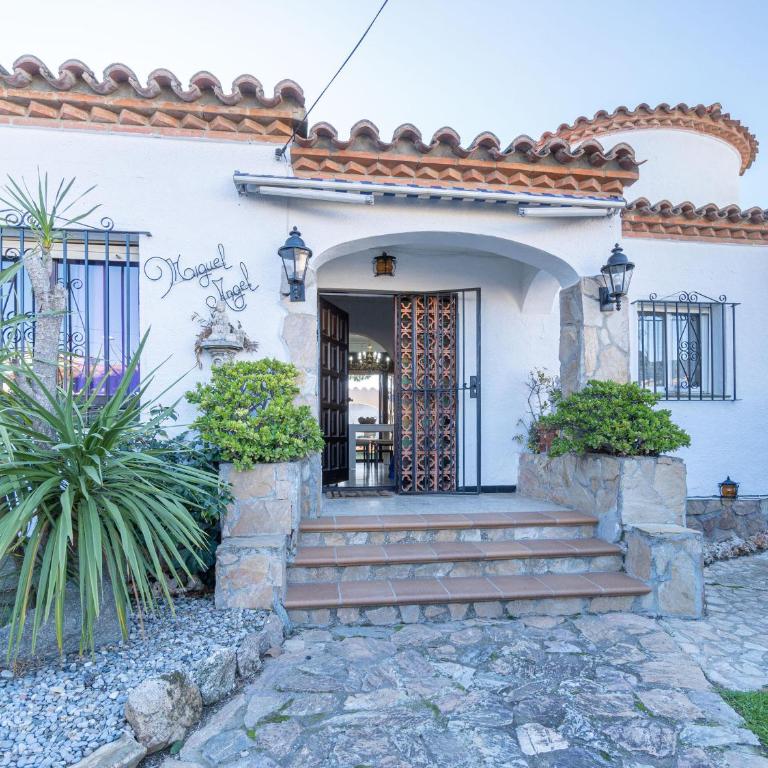 Casa con Piscina, Gran Amarre y 4 Dormitorios en Castelló d'Empúries - HISP-288-53 - Casa - 2