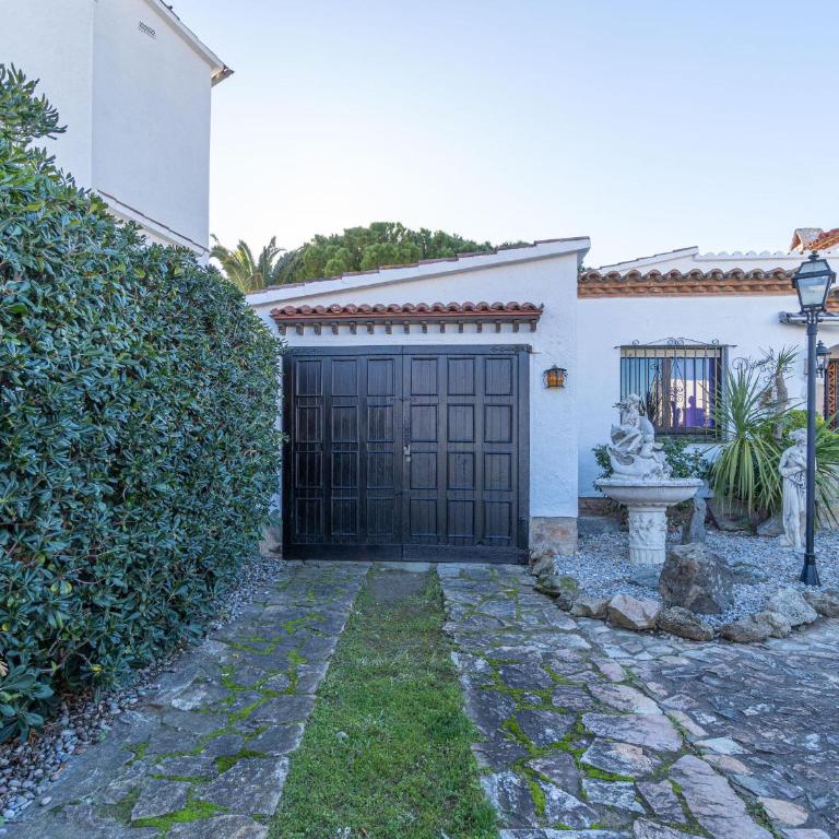 Casa con Piscina, Gran Amarre y 4 Dormitorios en Castelló d'Empúries - HISP-288-53 - Casa - 3