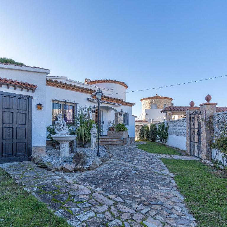 Casa con Piscina, Gran Amarre y 4 Dormitorios en Castelló d'Empúries - HISP-288-53 - Casa - 4