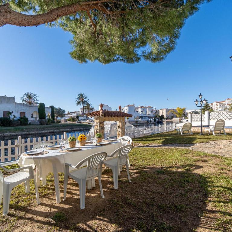 Casa con Piscina, Gran Amarre y 4 Dormitorios en Castelló d'Empúries - HISP-288-53 - Casa - 8
