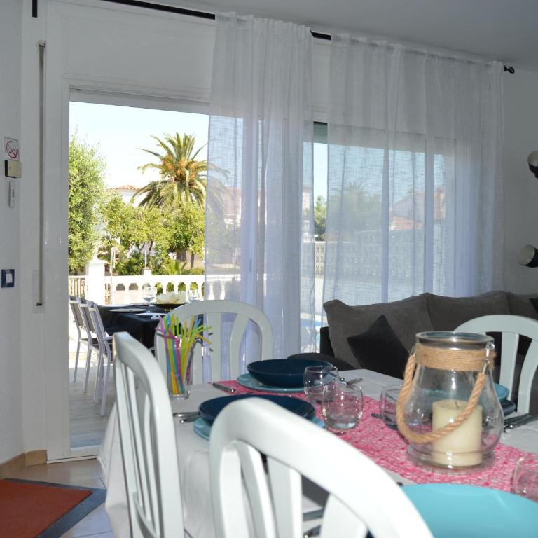 Casa con Piscina, Amarre y Aire Acondicionado para 8 Personas en Zona Tranquila de Empuriabrava - HISP-288-36 - Casa - 15