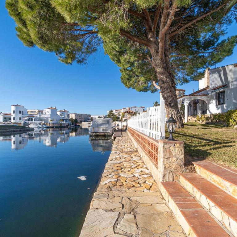 Casa con Piscina, Gran Amarre y 4 Dormitorios en Castelló d'Empúries - HISP-288-53 - Casa - 18