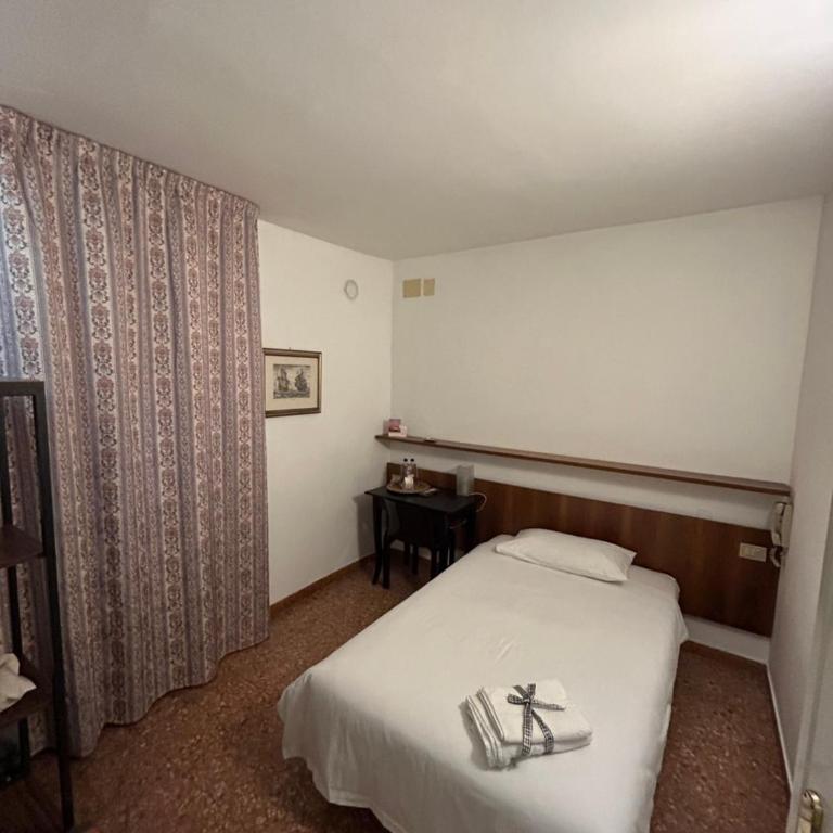 Hotel "ALBERGO DA PINA" - Camera Singola - 4