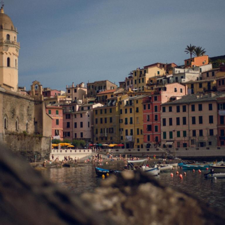 "Marina Apartment" in Vernazza Historic, Restored, Beachfront, 2nd floor, 2 Aircondo BDR, 2BHT, rare Private Garage 300 mt far, 200 mt from train - Two-Bedroom Apartment - 50