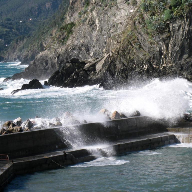 "Marina Apartment" in Vernazza Historic, Restored, Beachfront, 2nd floor, 2 Aircondo BDR, 2BHT, rare Private Garage 300 mt far, 200 mt from train - Two-Bedroom Apartment - 46