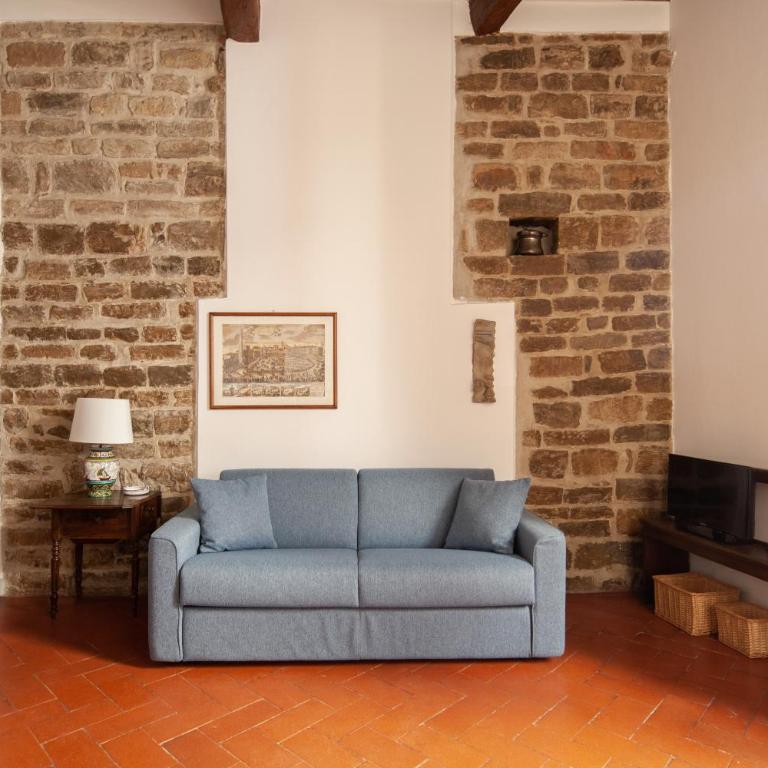 Aurora Suite, in the historic centre, very short walk to all sites, AC bedrooom with in-room BTH, 2nd floor - Appartamento con 1 Camera da Letto - 2