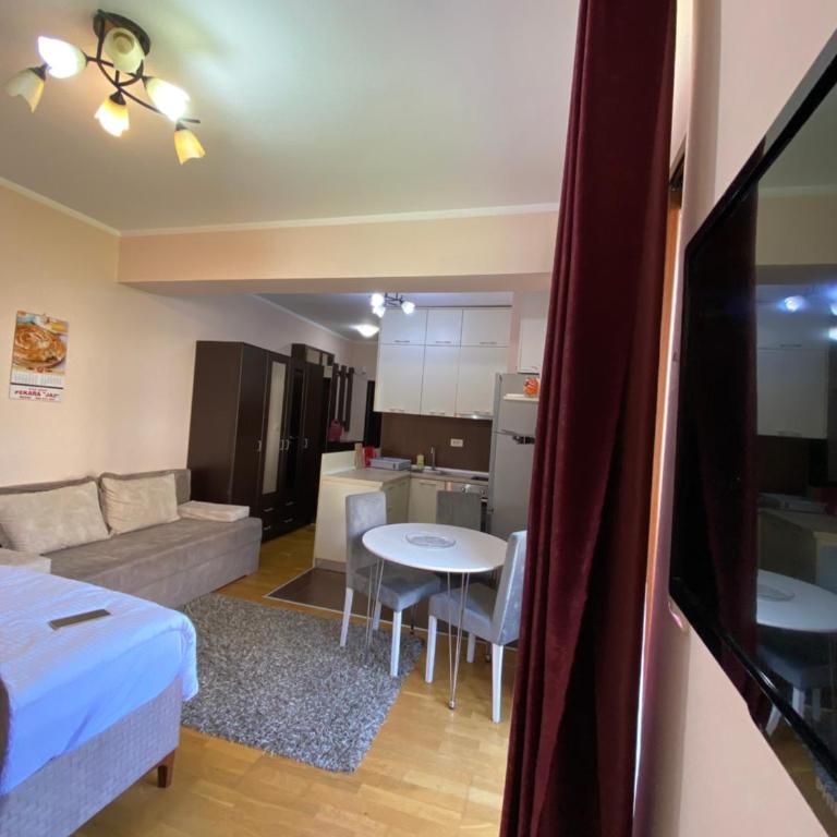 Yasmin studio apartment - Studio with Balcony - 13