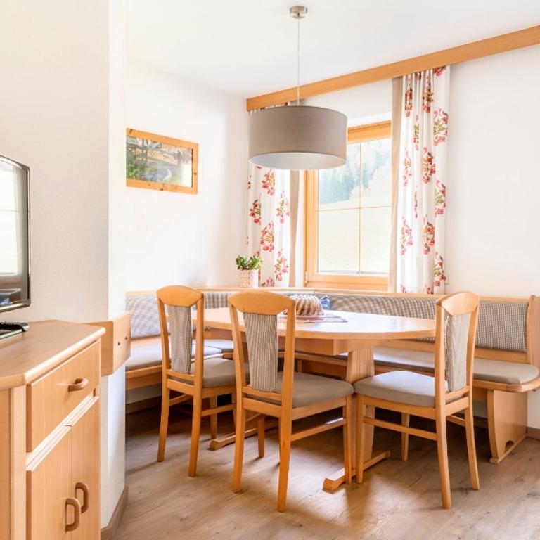 Prechtlhof in Flachau - Superior Two-Bedroom Apartment with Mountain View - 4