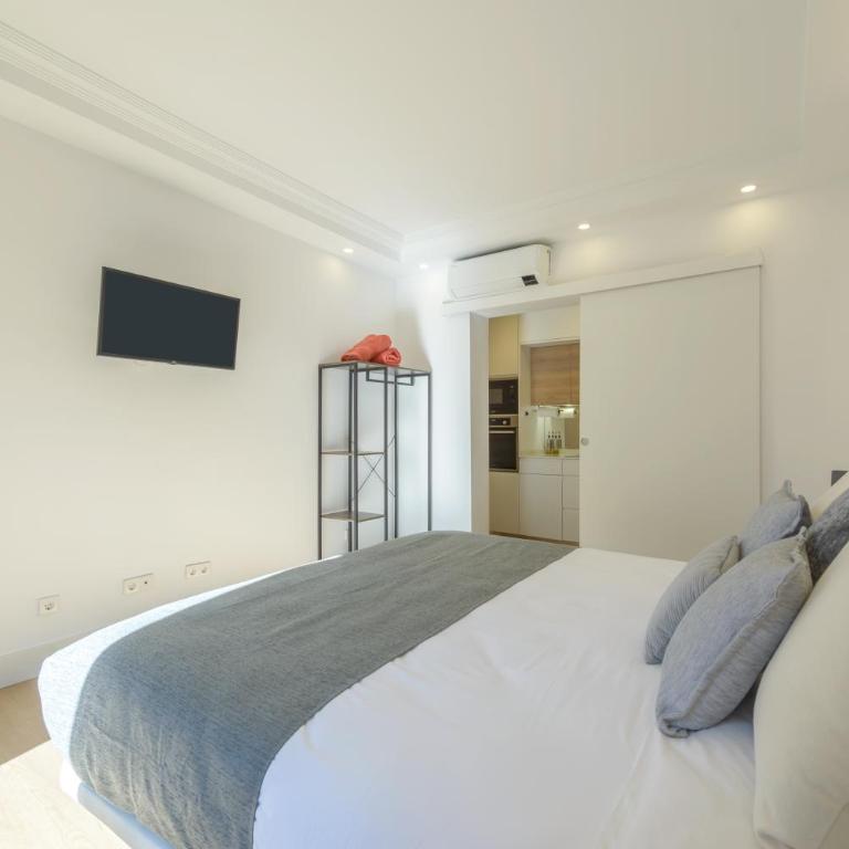 Gran Via NEW 2BR 1BTH Elevator - Two-Bedroom Apartment - 46