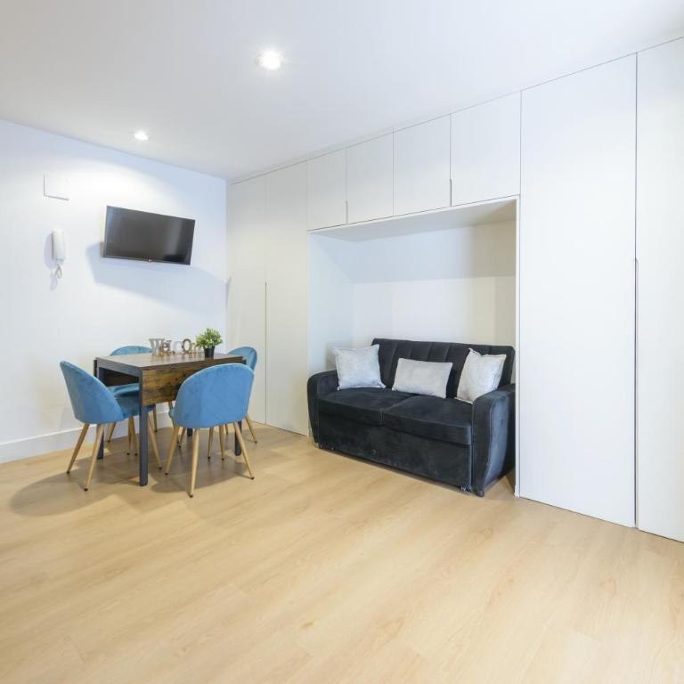 Gran Via NEW 2BR 1BTH Elevator - Two-Bedroom Apartment - 14