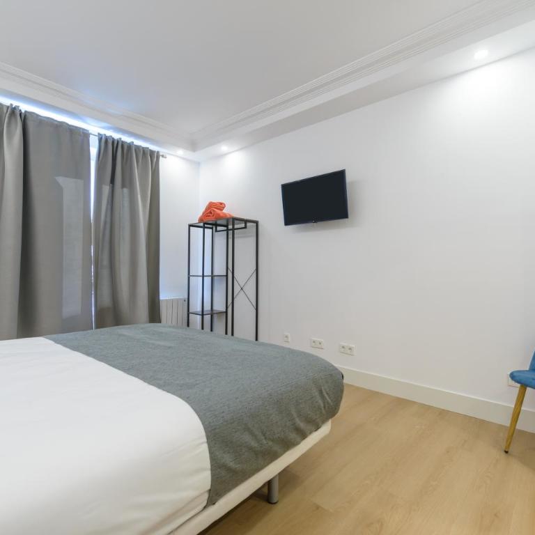Gran Via NEW 2BR 1BTH Elevator - Two-Bedroom Apartment - 47