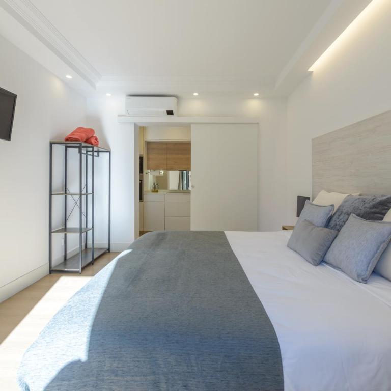 Gran Via NEW 2BR 1BTH Elevator - Two-Bedroom Apartment - 5