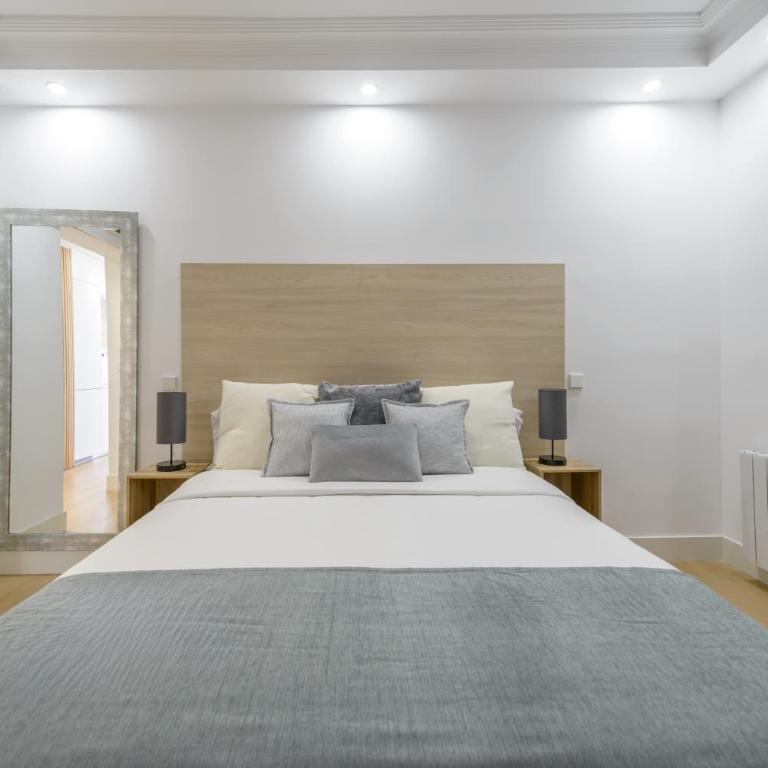 Gran Via NEW 2BR 1BTH Elevator - Two-Bedroom Apartment - 35