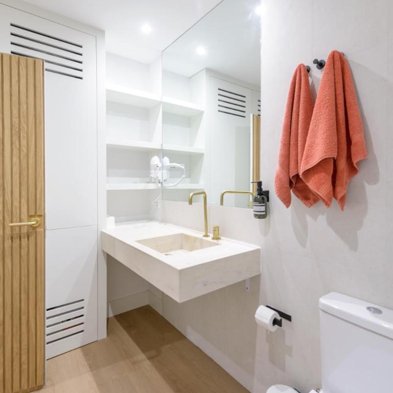 Gran Via NEW 2BR 1BTH Elevator - Two-Bedroom Apartment - 56