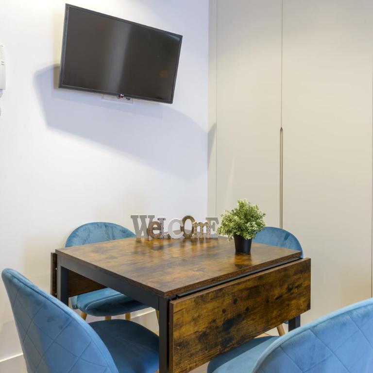 Gran Via NEW 2BR 1BTH Elevator - Two-Bedroom Apartment - 7