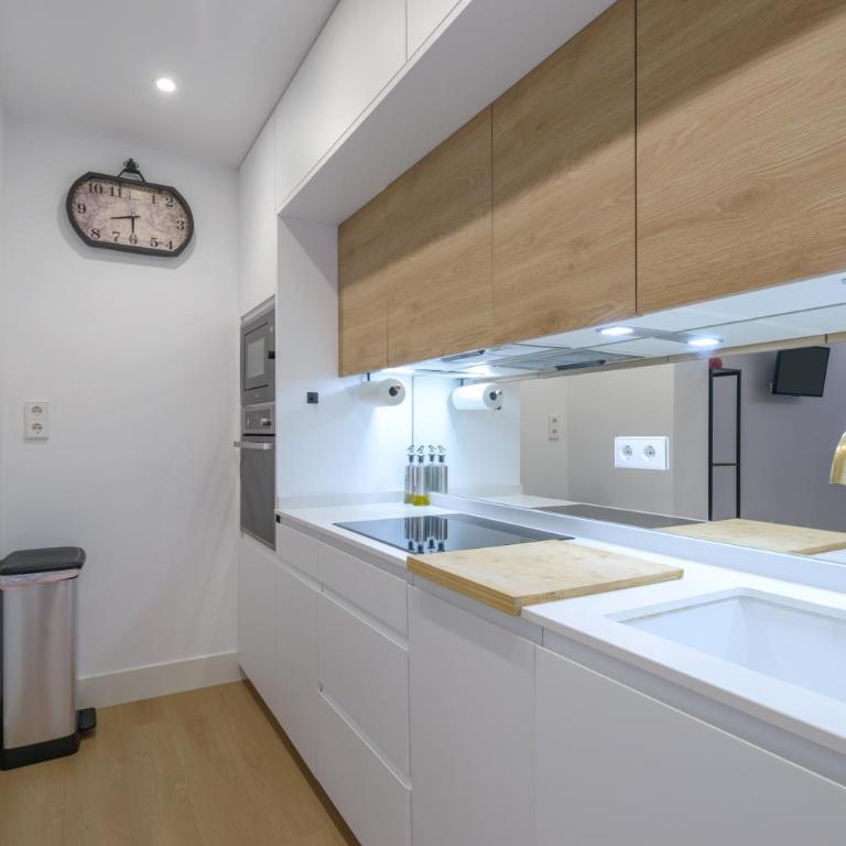 Gran Via NEW 2BR 1BTH Elevator - Two-Bedroom Apartment - 28