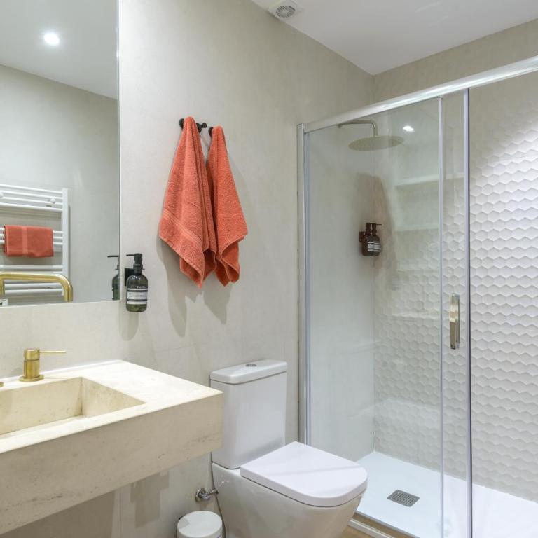 Gran Via NEW 2BR 1BTH Elevator - Two-Bedroom Apartment - 57