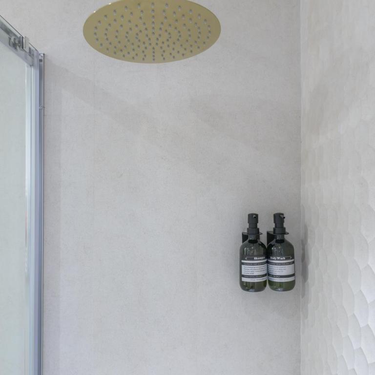 Gran Via NEW 2BR 1BTH Elevator - Two-Bedroom Apartment - 60