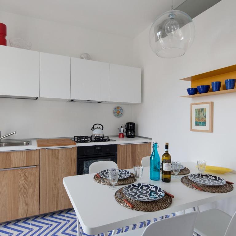 "San Giovanni Apartment" Seaview, terrace, 2 Aircondo BDR, 3rd floor, Free Garage 200 mt far, from Train platform elevator to the upper walking road, 200mt to home - Apartamento de 2 dormitorios - 10
