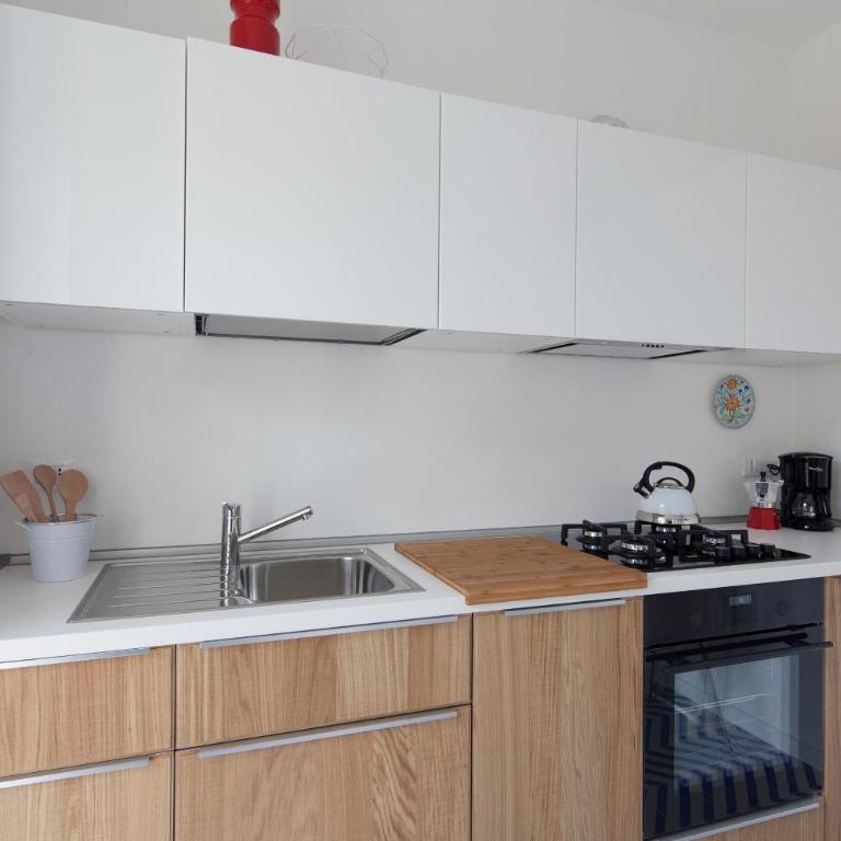 "San Giovanni Apartment" Seaview, terrace, 2 Aircondo BDR, 3rd floor, Free Garage 200 mt far, from Train platform elevator to the upper walking road, 200mt to home - Apartamento de 2 dormitorios - 11