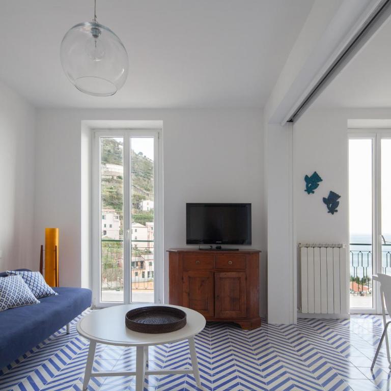 "San Giovanni Apartment" Seaview, terrace, 2 Aircondo BDR, 3rd floor, Free Garage 200 mt far, from Train platform elevator to the upper walking road, 200mt to home - Apartamento de 2 dormitorios - 18