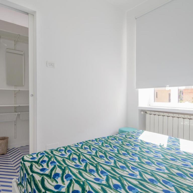 "San Giovanni Apartment" Seaview, terrace, 2 Aircondo BDR, 3rd floor, Free Garage 200 mt far, from Train platform elevator to the upper walking road, 200mt to home - Apartamento de 2 dormitorios - 26