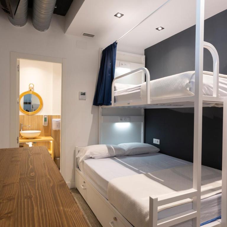 Malaga Stop Hostel AB - Habitación Familiar con baño privado - 7