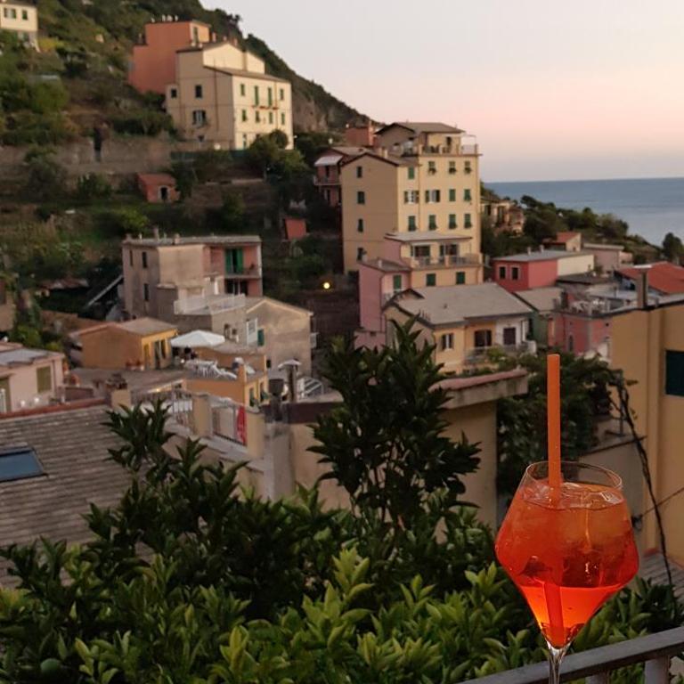 "San Giovanni Apartment" Seaview, terrace, 2 Aircondo BDR, 3rd floor, Free Garage 200 mt far, from Train platform elevator to the upper walking road, 200mt to home - Apartamento de 2 dormitorios - 36