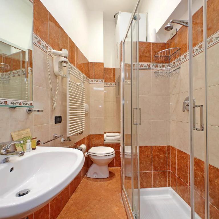 Domus Maggiore - Camera Matrimoniale con Bagno Privato Esterno - 26
