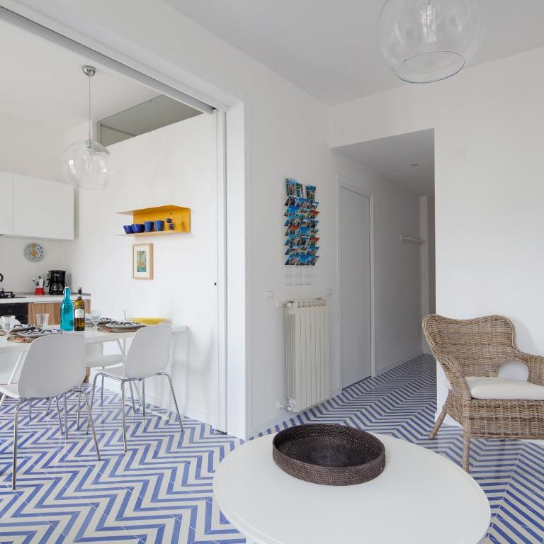 "San Giovanni Apartment" Seaview, terrace, 2 Aircondo BDR, 3rd floor, Free Garage 200 mt far, from Train platform elevator to the upper walking road, 200mt to home - Apartamento de 2 dormitorios - 21