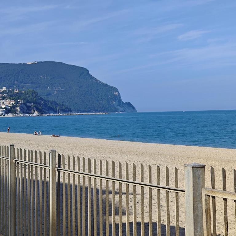 L01 - Trilocale fronte mare con spiaggia privata - Appartamento - 1