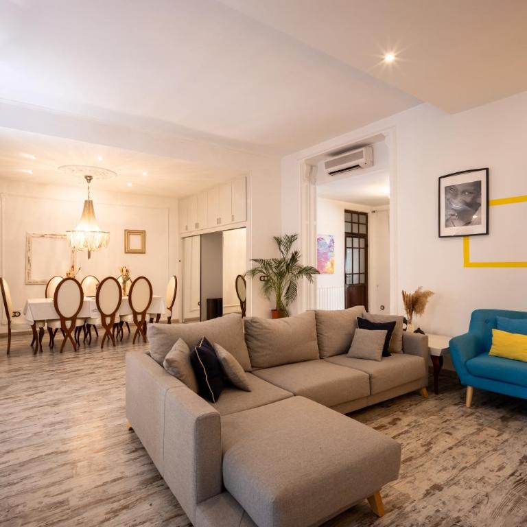 Portrait Boutique Guesthouse - King Room with Balcony - 39