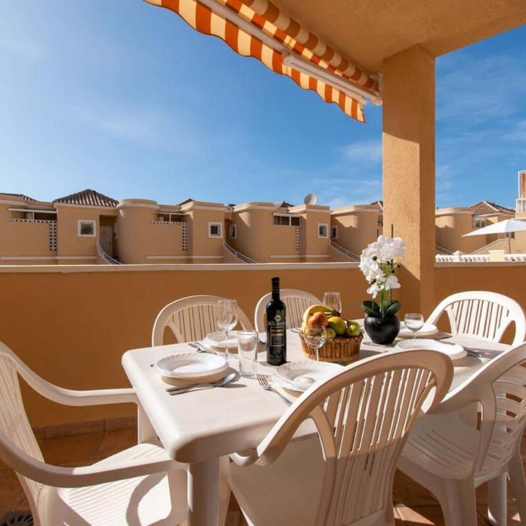 Benimar 13 - Two Bed overlooking the pool - Apartment - 3