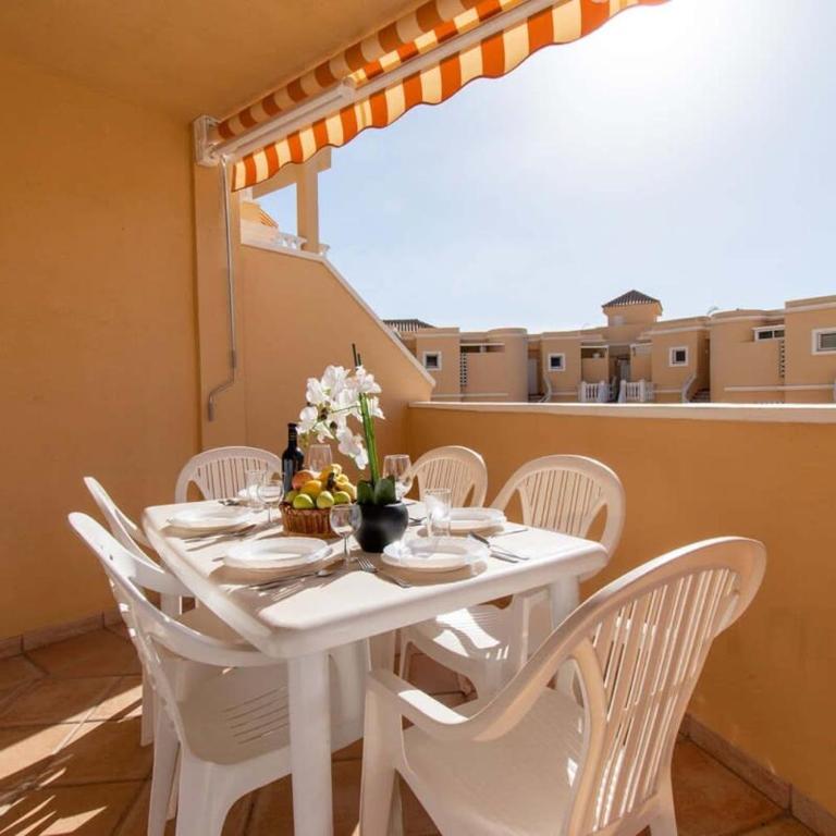 Benimar 13 - Two Bed overlooking the pool - Apartment - 4