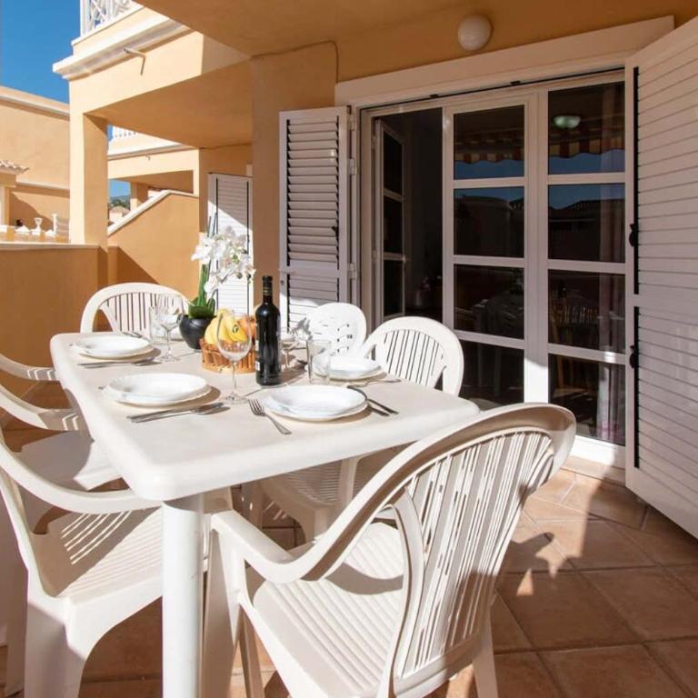 Benimar 13 - Two Bed overlooking the pool - Apartment - 6