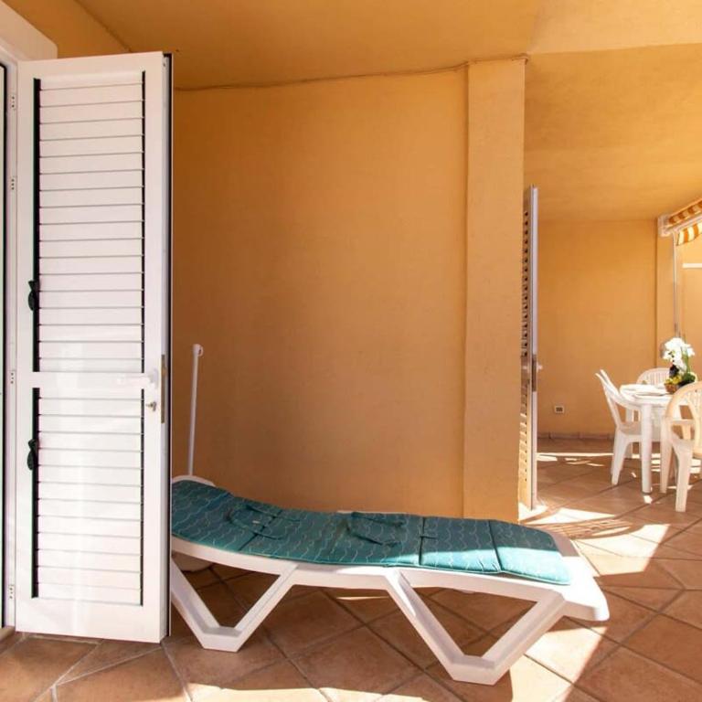 Benimar 13 - Two Bed overlooking the pool - Apartment - 8