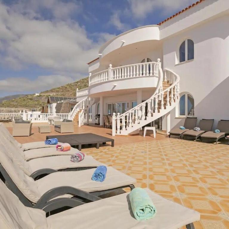 Villa Athena with private heated pool and sea views - Villa - 52