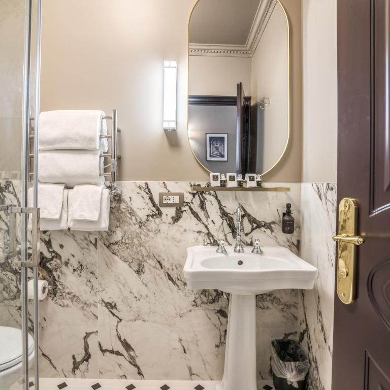 Antica Residenza Del Corso - Deluxe Triple Room - 7